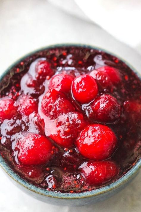 Delicious tart and sweet at the same time cranberry sauce made in the stove. Top it your favorite Thanksgiving turkey or use leftovers in sandwiches and quesadillas! Instant Pot Cranberry Sauce, Best Cranberry Sauce, Easy Cranberry Sauce, Cranberry Sauce Recipe, Fried Turkey, Cranberry Sauce Homemade, Frozen Cranberries, Healthy Choice, Cranberry Recipes