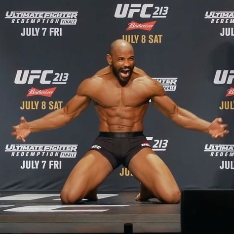 Boxing Physique Men, Boxing Photography Men, Mma Aesthetics Male, Male Boxing Aesthetic, Yoel Romero Physique, Yoel Romero Wallpaper, Ufc Fighters Men, Yoel Romero, Gym Men Motivation