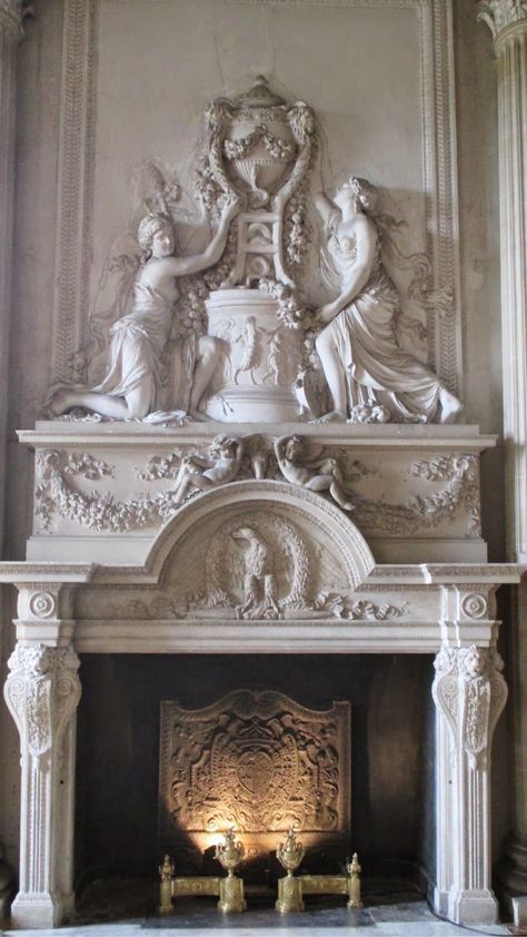 Royal Fireplace, Victorian Interiors, Antique Fireplace, Home Fireplace, Dream House Interior, Room Makeover Inspiration, Fireplace Mantle, Fireplace Design, Fireplace Surrounds