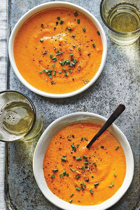 Slow Cooker Carrot Soup, Carrot Bisque, Carrot Soup Recipes, Comfort Soup Recipes, Bisque Recipe, Chili Soup, Fall Recipe, Leek Soup, Carrot Soup