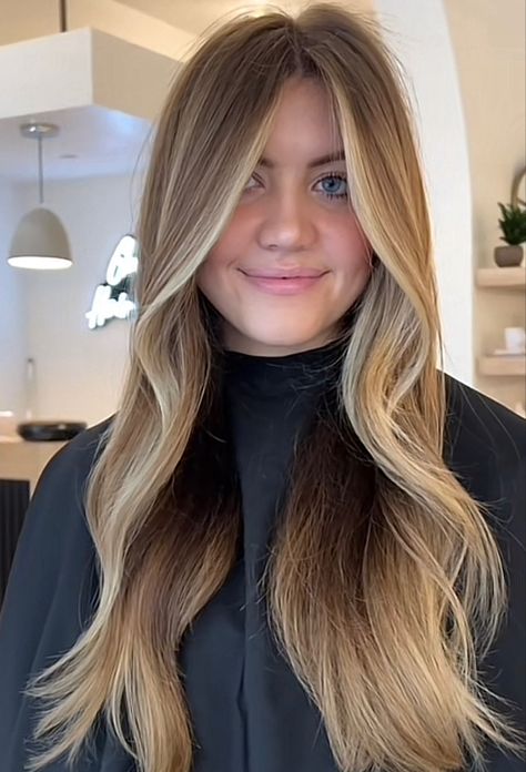 Brown With Blonde Highlights Hair, Long Highlighted Hair, Level 6 Hair, Lived In Dark Blonde, Sandy Balayage, Brown Hair With Blonde Money Piece, Bronde Haircolor With Money Pieces, Light Brown Hair With Money Piece, Blonde Hair With Brown Roots