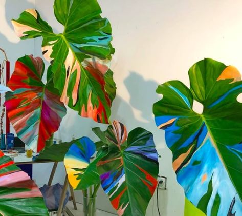 Spray Paint Fake Plants, Painted Plants, Stunning Paintings, Boom Kunst, Rainbow Eucalyptus, Cahuita, Botanical Plants, Plant Art, Arte Floral