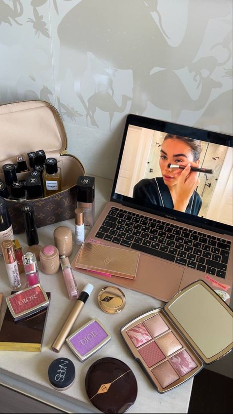 Learn To Do Makeup Vision Board, Learn Makeup Vision Board, Makeup Pics Products, Makeup School Aesthetic, Makeup Influencer Aesthetic, Madison Beer Vogue, Beauty Influencer Aesthetic, Expensive Makeup, Learn Makeup