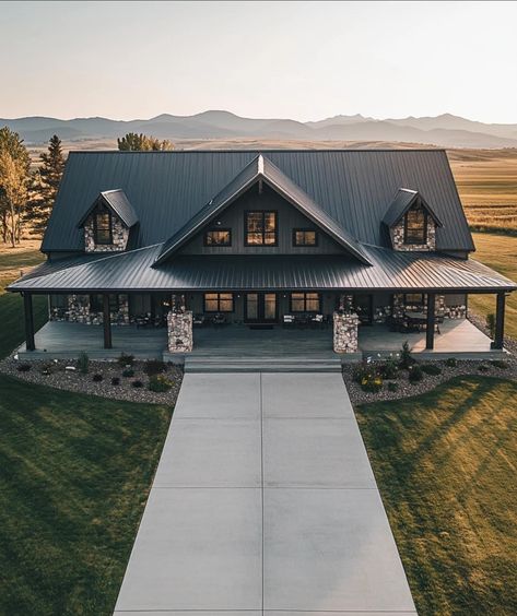 Barndominium Ideas Master Suite, 5 Bedroom Barndominium 2 Story, Ranch Style Farmhouse Exterior, Barndominiums On A Budget Floor Plans, Single Level Farmhouse Plans, Dark Barndominium Exterior, Grey Barndominium, Barndominium Rustic, Western House Exterior