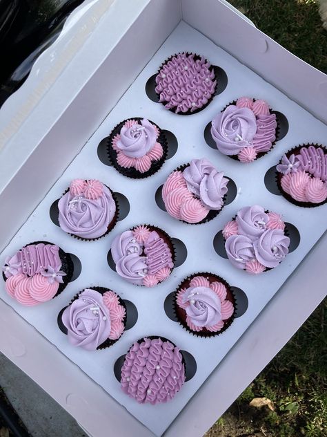 Purple Buttercream Cupcakes, Pastel Pink And Purple Cupcakes, Purple And Pink Cupcakes Birthday, Pastel Purple Cupcakes, Purple And Pink Cake Designs, Pink And Purple Cupcake Ideas, Pastel Cupcake Ideas, Purple Cupcakes Ideas, Pink And Purple Cake Ideas