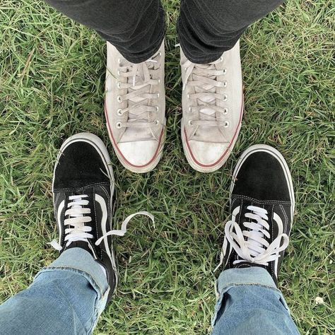 Nick And Charlie, Alice Oseman, Heart Stopper, Vans High Top Sneaker, Film Serie, Vans Sk8, Series Movies, Vans Old Skool Sneaker, Chuck Taylor Sneakers