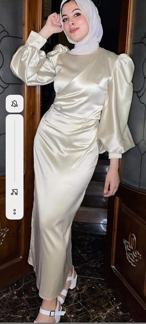 Muslim Fashion Dress Modern, Dress Soiree, Dress Muslim Modern, Telur Dadar, Elegant Silk Dresses, Hijab Dress Party, Dresses Fancy, Simple Bridesmaid Dresses, Girls Dress Outfits