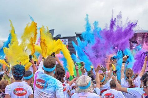 How to Organize a Color Run | Race Directors HQ Color Run Outfit, Photo Centerpieces, Holi Powder, School Carnival, Event Experience, Fun Run, Color Powder, Color Run, One Color