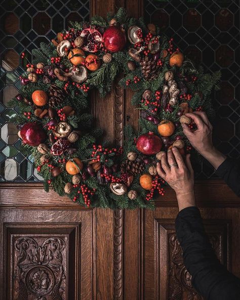 Victorian Wreath, Dessert Photography, Cozy Christmas Decor, Grandmas Christmas, Season Greetings, Shiitake Mushrooms, Forest Decor, Festive Wreath, Xmas Wreaths