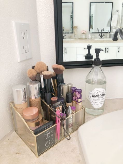 Bathroom Drawer & Counter Organization Bathroom Makeup Organization Countertop, Storage Ideas For Small Bathrooms, Bathroom Makeup Storage, Bathroom Organization Countertop, Ideas For Bathrooms, Bathroom Vanity Organization, Bathroom Counter Organization, Bathroom Containers, Bathroom Storage Hacks