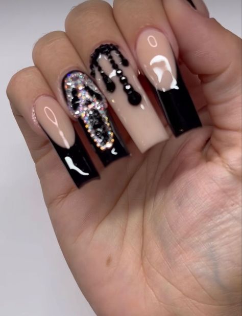 Sparkly Ghost Face from Scream nails! Cute fall and halloween nail inspiration. Perfect for acrylic, gel, and gel x nails! Easy to do at home. Super spooky inspo! #nailinspo #nails #naildesign #halloweennails #fallnails #autumnnails #acrylicnails #gelx #gelxnails #nailart #ghostface #scream Diamond Scream Nails, Ghost Face Rhinestone Nails, Halloween Nails Scream Face, Halloween Nails To Do At Home, Acrylic Nails Ghostface, Ghost Face Acrylic Nails, Scream Mask Nails, Scream Valentine Nails, Long Acrylic Nails Halloween