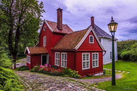 Norway House, Norwegian House, Red Houses, Cottage Painting, House Design Exterior, Getaway Cabins, Tiny House Decor, Challenge Yourself, Red House