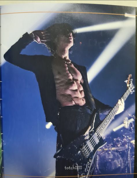 Dir En Grey Toshiya, Toshiya Dir En Grey, Visual Kei Boy, Visual Kei Fashion, Jojo Fashion, Kei Fashion, The Big Hit, Dir En Grey, Japanese Men