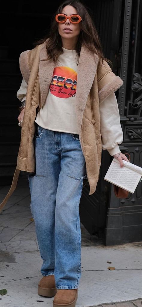 Winter Style 2023, Ugg Aesthetic, Nyc Street Style Winter, Street Couture, Street Style 2023, Nyc Street Style, Winter Fashion Outfits Casual, Style 2023, People Watching