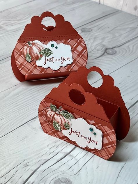 Thanksgiving Treat Holders, Thanksgiving Candy Crafts, Thanksgiving Table Favors, Treat Boxes Diy, Halloween Treat Holders, Thanksgiving Candy, Christmas Treats Holders, Christmas Treats Boxes, Thanksgiving Favors