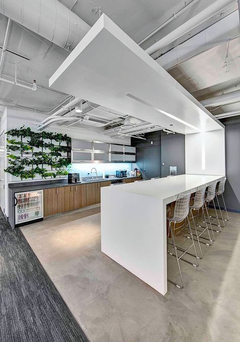 Ignite, Chicago, IL Architect: Box Studios on Behance Meeting Room Design Office, Cafeteria Design, Office Design Trends, Meeting Room Design, Office Pantry, Office Architecture, Cozy Office, Modern Office Interiors, Office Meeting Room