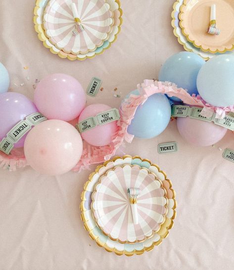 Circus Table Setting, Pastel Carnival Theme Party, First Birthday Circus Theme, Pastel Carnival Birthday Party, Circus Backdrop, Pastel Carnival, Pastel Circus, Carnival Birthday Theme, Sweetheart Dance