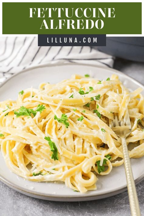 With a handful of ingredients, creamy Fettuccine Alfredo takes just minutes to make. It's an easy, cheesy family favorite! #fettuccinealfredo #alfredo #fettuccine #pasta #easydinners Easy Fettuccine Alfredo, Fettucini Alfredo Recipe, Easy Fettuccine, Alfredo Fettuccine, Alfredo Recipes, Fettuccine Alfredo Recipe, Asian Steak Bites, Alfredo Sauce Recipe Easy, Creamy Pasta Bake