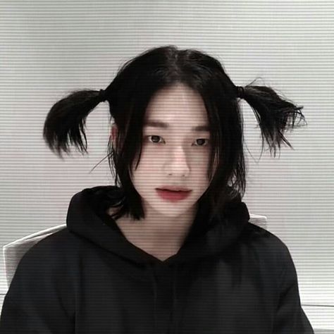 Hyunjin Photoshoot, 2560x1440 Wallpaper, Very Important Person, Straykids Hyunjin Photoshoot, Straykids Hyunjin, Skz In Cute, Drama Queens, Kids Icon, Homeless Children