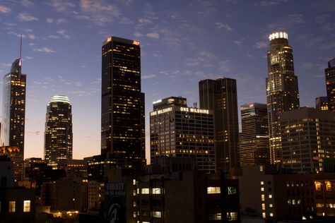 Downtown Los Angeles summer night. 2017 DTLA follow @MariaSheryl_Photography on IG Los Angeles Summer, Los Angeles Downtown, Empire State Of Mind, Nyc Aesthetic, Nyc Life, New York Life, City Vibe, City Of Angels, Dream City