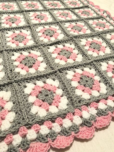 Granny Square Blanket Patterns, Granny Square Baby Blanket, Square Crochet Pattern, Crochet Unique, Crochet Granny Square Blanket, Crochet Goodies, Crochet Granny Square, Granny Square Blanket, Square Blanket