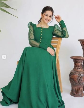 Amrela Dress Design, Plain Gown Designs, Amrela Dress, Stiching Styles, Convocation Dress, Gown Western, Marriage Outfit, Bridal Anarkali Suits, Frock Suit