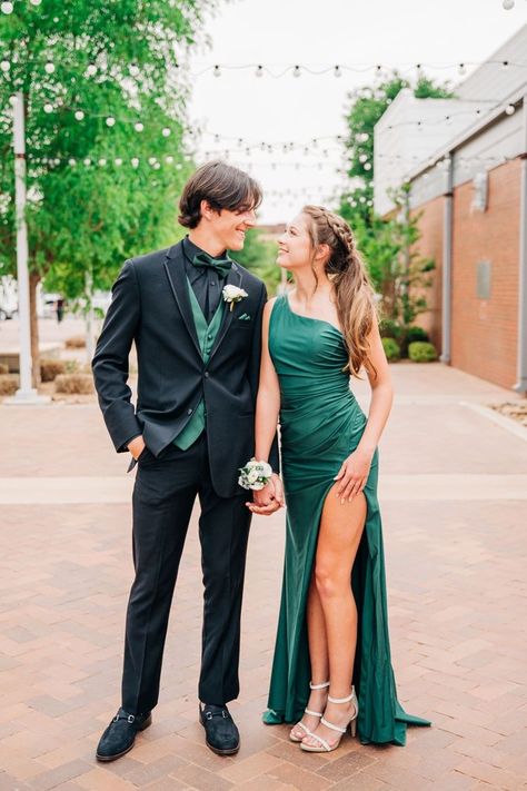 Prom Shoot, Mermaid Dark, Formal Poses, Prom Dresses Custom, Photoshoot Theme, Prom Photography Poses, Couple Prom, Homecoming Poses, Matric Farewell