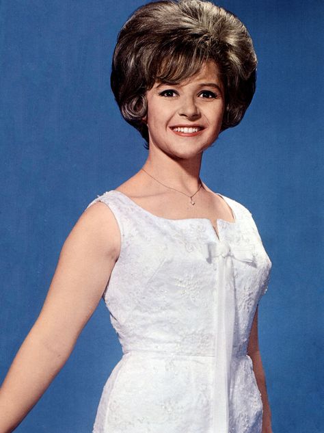 Brenda Lee 1960 Hairstyles, Country Hairstyles, Southern Hair, 60s Hair, Brenda Lee, Bouffant Hair, Really Short Hair, Hair Brained, Aretha Franklin