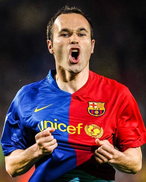 Iniesta Barcelona, History Of Football, Professional Football, Couple Photography Poses, Football Player, Fc Barcelona, Football Players, Miss You, Couple Photography