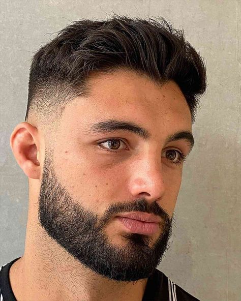 Short Quiff, Short Fade Haircut, Haircut For Square Face, Crop Haircut, Taper Fade Haircut, Tapered Haircut, Low Fade, Curly Hair Types, Unruly Hair