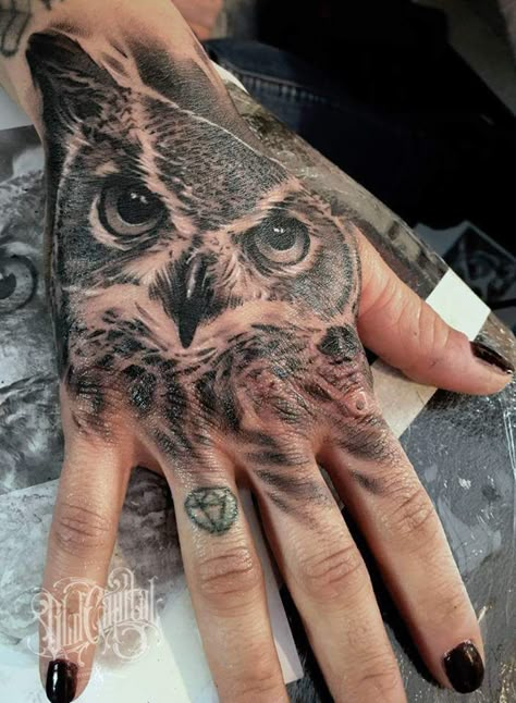 Owl Hand Tattoo For Women, Owl Hand Tattoo, Tiger Tattoo Thigh, Owl Tattoo Sleeve, Tattoo Dublin, Hamsa Hand Tattoo, Simple Hand Tattoos, Finger Hands, Forarm Tattoos