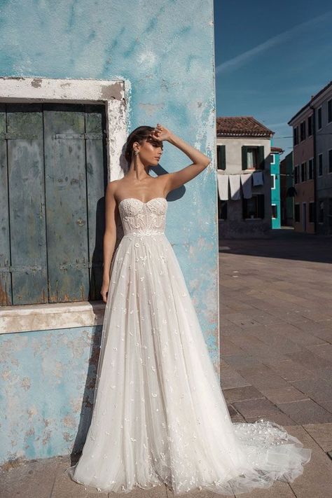 @gracieumiker Gali Karten, Boho Mode, Exquisite Gowns, Wedding Dresses 2018, Trendy Wedding Dresses, A Wedding Dress, Mod Wedding, Princess Wedding Dresses, Wedding Dresses Simple