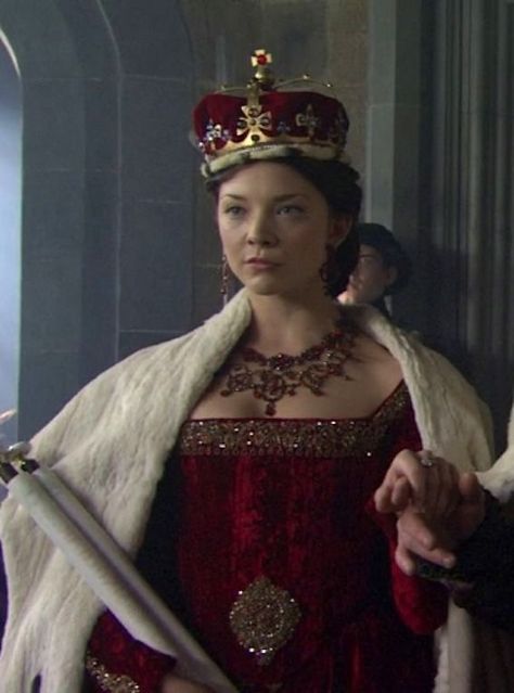 Anne Boylen, Anne Boleyn Aesthetic, Natalie Dormer Anne Boleyn, Drama Clothes, Tudor Series, The Tudors Tv Show, Fur Costume, Tudor Dynasty, Medieval Aesthetic