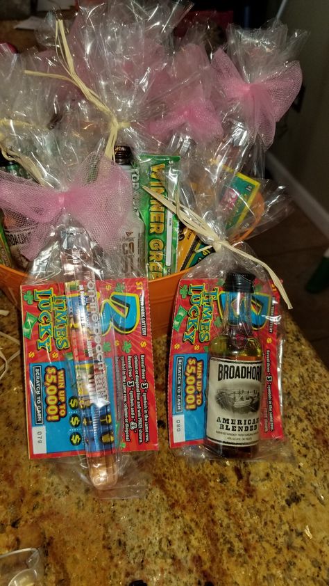 Adult party favors for $2.00 or less... Buy $1.00 scratch offs, tape a mini $1.00 liquor to them, or buy a box of shots, wrap in a clear favor bag and add the color ribbon of your choice! Bamm... a $2.00 adult party favor! Thank You Party Gifts For Adults, Mens Party Favors, Goody Bags For Adults Ideas, Adult Christmas Goodie Bags, Prizes For Adult Games, Halloween Game Prizes For Adults, Party Goodie Bag Ideas For Adults, Birthday Party Favor Ideas For Adults, Cheap Prizes Ideas For Adults