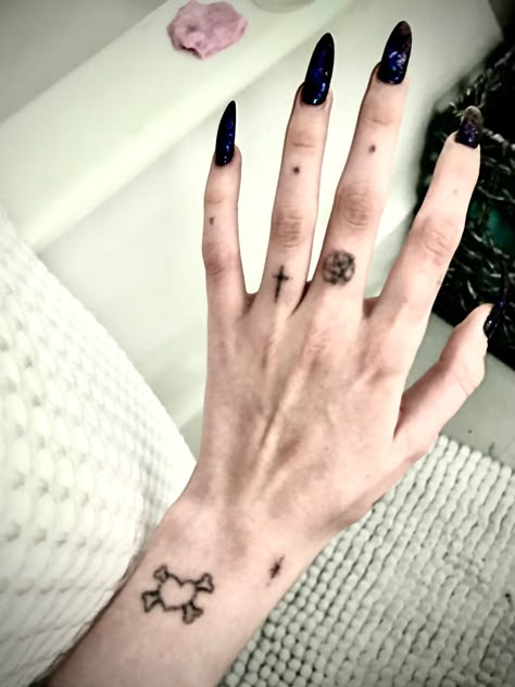 goth
grunge
emo
punk 
scene
mall goth
2000s
stick and poke
tattoo
nails
acrylic
skull
aesthetic Goth Stick N Poke, Stick N Poke Ideas, Tattoo Ideas Drawings, Stick And Pokes, Cerebral Cortex, Work Tattoo, Stick N Poke Tattoo, Stick N Poke, Tattoo Machines