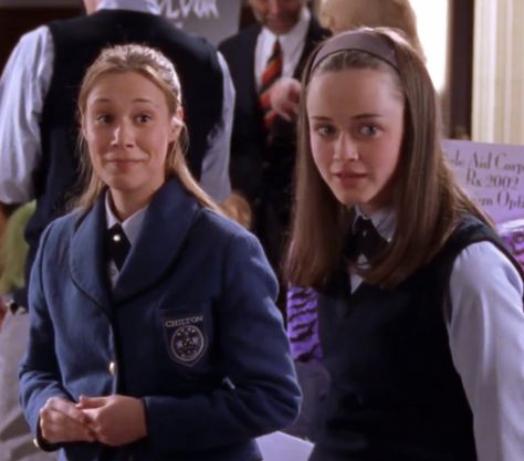 Rory Gilmore And Paris Geller, Paris Geller Aesthetic, Debate Tournament, Gilmore Girls Cast, Gilmore Style, Liza Weil, Rory Gilmore Style, Gilmore Girls Jess, Paris Geller