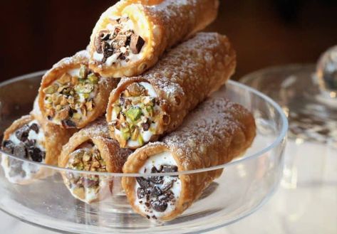 Sicilian Cannoli Recipe, Food Truck Desserts, Sicilian Cannoli, Italian Cannoli, Panettone Recipe, Cannoli Shells, Cannoli Filling, Ricotta Filling, Cannoli Recipe