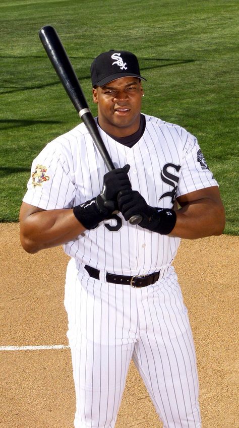 Frank Thomas Sport Athletes, Mlb Uniforms, Baseball Legends, Chicago Sports Teams, Chicago White Sox Baseball, Hank Aaron, White Sox Baseball, Baseball Stuff, Frank Thomas