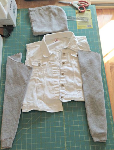 Sweatshirt Diy Ideas, Diy Jeans Jacket, Hoodie Free Pattern, Refashion Jeans, Sweatshirt Diy, Jean Jacket Diy, Jean Jacket Hoodie, Hoodie Diy, Diy Clothes Refashion