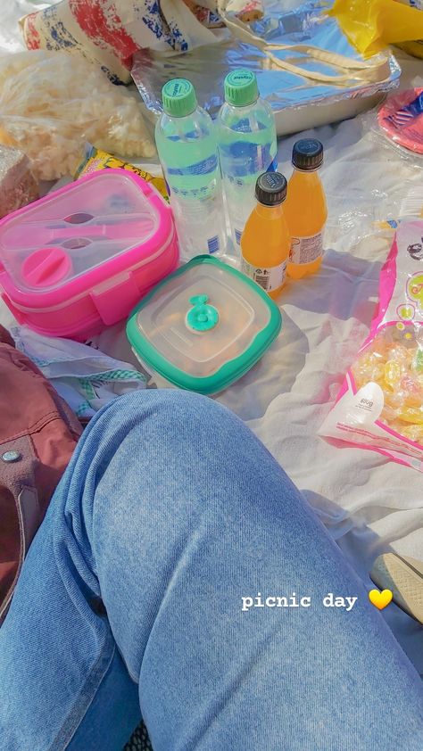 Picnic Aesthetic Instagram Story, Picnic Selfie Ideas, Picnic Quotes Instagram, Picnic Story Instagram, Picnic Instagram Story, Picnic Date Food, Aesthetic Picnic, Sunset Quotes Instagram, Story Insta