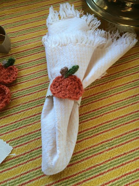 Crochet Fall Napkin Rings, Crochet Thanksgiving Napkin Rings, Crocheted Napkin Rings, Fall Napkin Rings Diy, Crochet Napkin Rings, Turkey Napkin Rings, Halloween Napkin Rings, Thanksgiving Crochet Patterns, Pumpkin Napkin