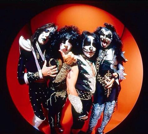 Kizz Band, 80s Rock Aesthetic, Kiss Group, Gene Simmons Kiss, Kiss Goodbye, Kiss Me Love, Peter Criss, Kiss Army, Classic Rock Bands