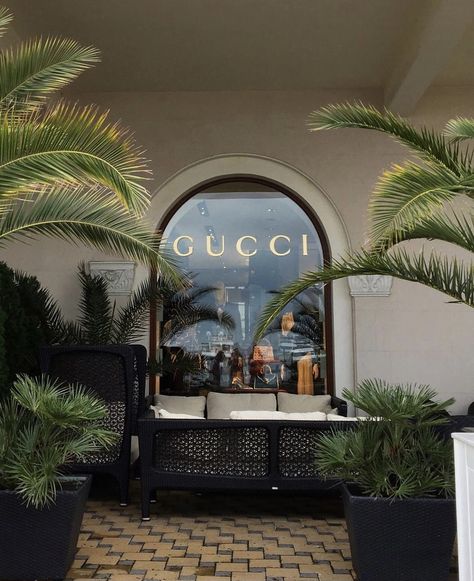 #instagram #wallpaper #aesthetic #красота #green #gucci #store Gucci Store Aesthetic, Gucci Wallpaper, Green Gucci, Store Aesthetic, Green Cafe, Gucci Store, Aesthetic Green, Travel Brand, Instagram Wallpaper