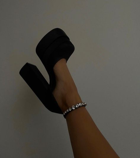 Versace Heels, Heels Aesthetic, Fashion Shoes Heels, Cute Shoes Heels, Shoes Heels Classy, Prom Heels, Stunning Shoes, Heels Classy, Fancy Shoes