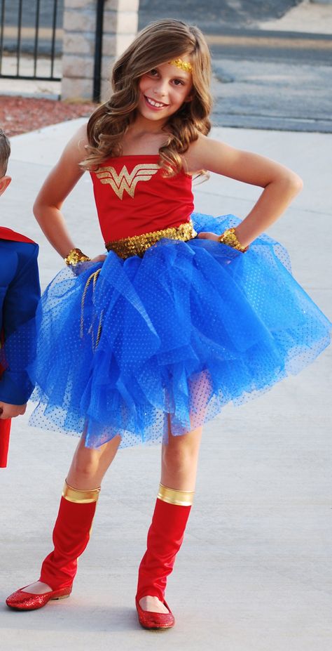 Virtual Halloween Costume Parade 2013…..YOU ALL blew me away!! Wonder Woman Costume Girl, Wonder Woman Costume Diy, Diy Girls Costumes, Diy Fantasia, Wonder Woman Party, Woman Costume, Holloween Costume, Wonder Woman Costume, Cute Halloween Costumes