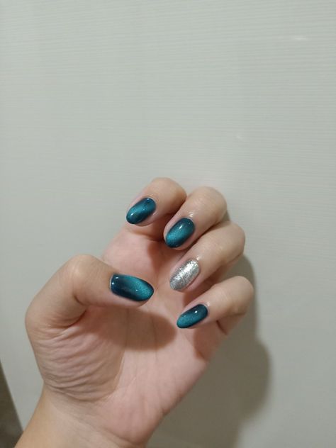 Teal Cat Eye Nails, Cat Eye Glitter Nails, Eye Glitter, Summer Cat, Silver Glitter Nails, Teal Nails, Eye Nails, Cat Eye Nails, Cats Eye