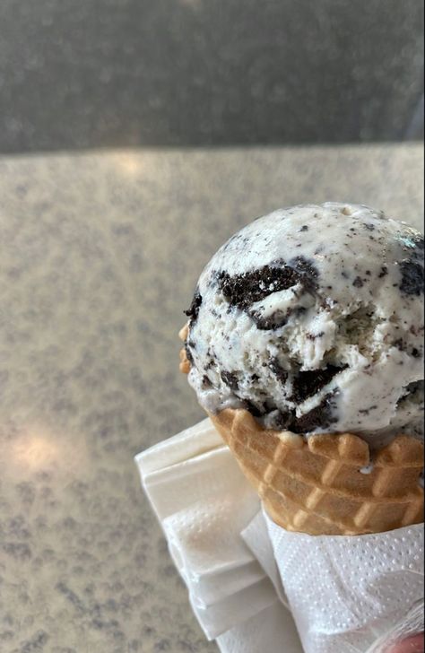 Cookies N Cream Ice Cream, Ice Cream Aesthetic, Cookies N Cream, Yummy Ice Cream, Cream Ice Cream, Cream Aesthetic, Cookies N Cream Cookies, Delicacy Food, Food Therapy