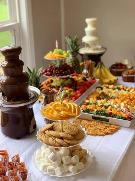 Chocolate Fountain Bar Birthday, Fruit For Chocolate Fountain, Chocolate Fountain Set Up, Chocolate Fountain Charcuterie Board, Cascada De Chocolate Ideas, Fondue Wedding, Chocolate Fountain Bar Ideas, Chocolate Fountain Ideas, Chocolate Fountain Wedding