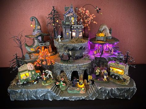 Lemax Halloween Village, Lemax Halloween, Department 56 Halloween, Halloween Village Display, Lemax Village, Casa Halloween, Spooky Town, Spooky House, Christmas Village Display