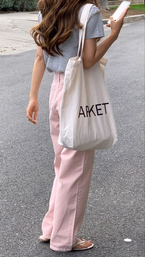 Pink Pants Outfit Ideas, Pink Pants Outfit, Casual Outfits Fashion, Pants Outfit Ideas, Korean Casual Outfits, Moda Chic, Casual Day Outfits, Minimal Outfit, Fit Ideas